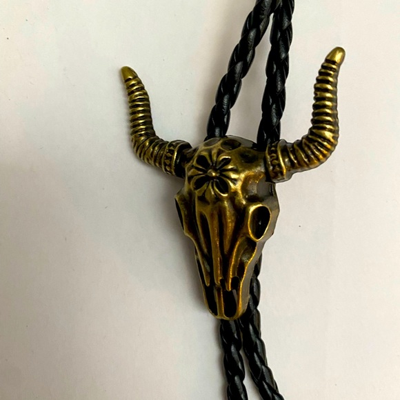 Western Cow Skull Bolo Tie - Picture 2 of 5
